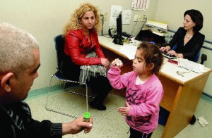 Dr. Odeya Bennet consults with a patient and her family/Debbi Cooper