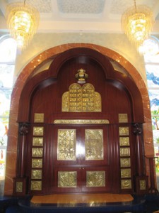 Yitzhak Avinu Synagogue. Photo by Esther Hecht.