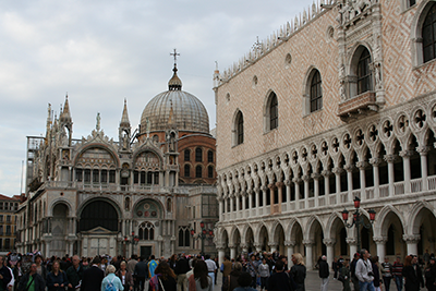 Basilica San Marco (left) and the Palazzo Ducale. Photo © Archive of the Tourist Board of the Province of Venice.